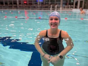 Lisa van de Looi uit Oudenbosch in Zwembad de Banakker.