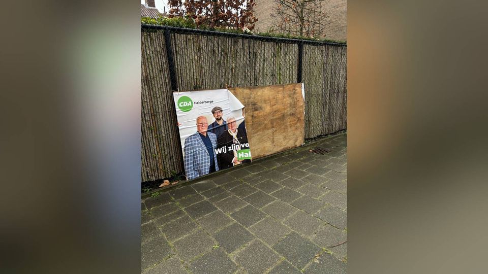 Verkiezingsposter CDA Halderberge vernield