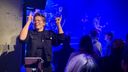 Voor het eerst een gebarentolk bij concert Gebouw T