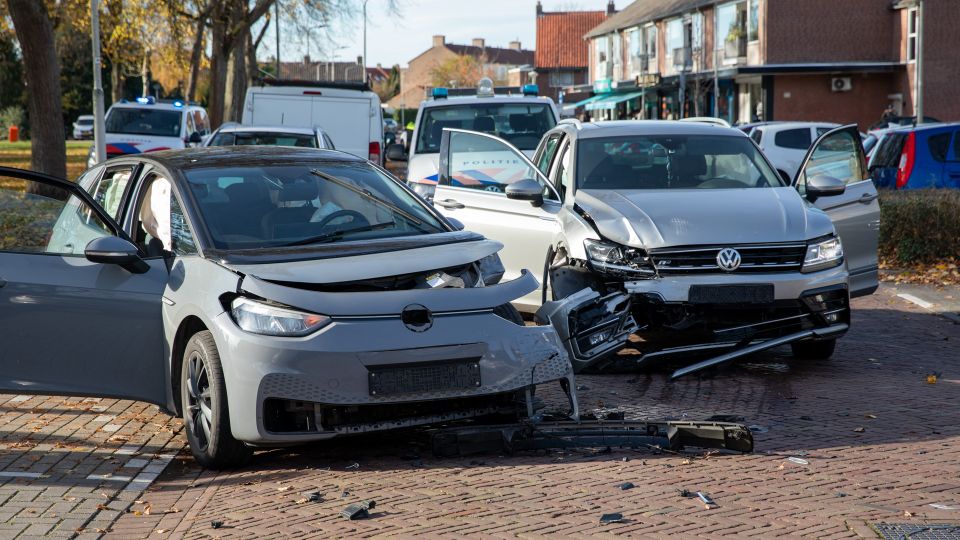 brabant nieuws roosendaal 112 ongeluk botsing politie ambulance