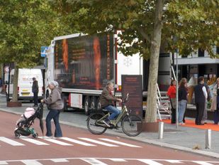 Vrachtwagenbios in Bergen op Zoom vraagt aandacht voor femicide: ‘Het gebeurt niet uit het niets’