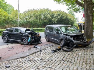 Twee gewonden bij frontale botsing op Rucphenseweg in Rucphen