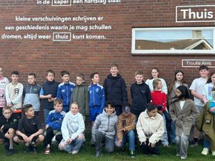 Lepelstraat viert saamhorigheid met nieuw gedicht