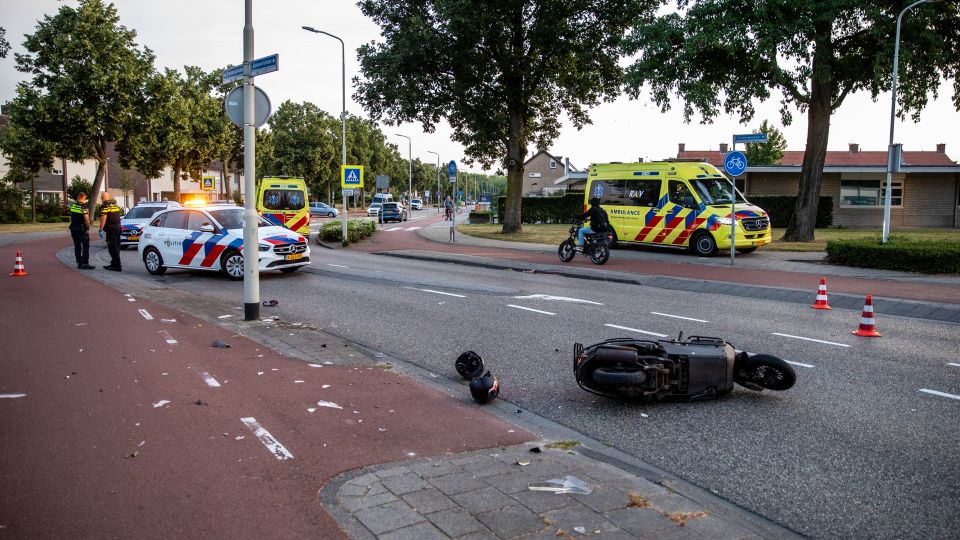 112 nieuws Roosendaal politie ambulance traumahelikopter scooter ongeluk botsing