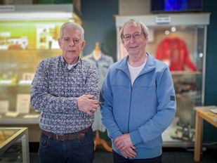Piet Goorden en Fons Heijmans van heemkundekring De Vrijheijt van Rosendale.