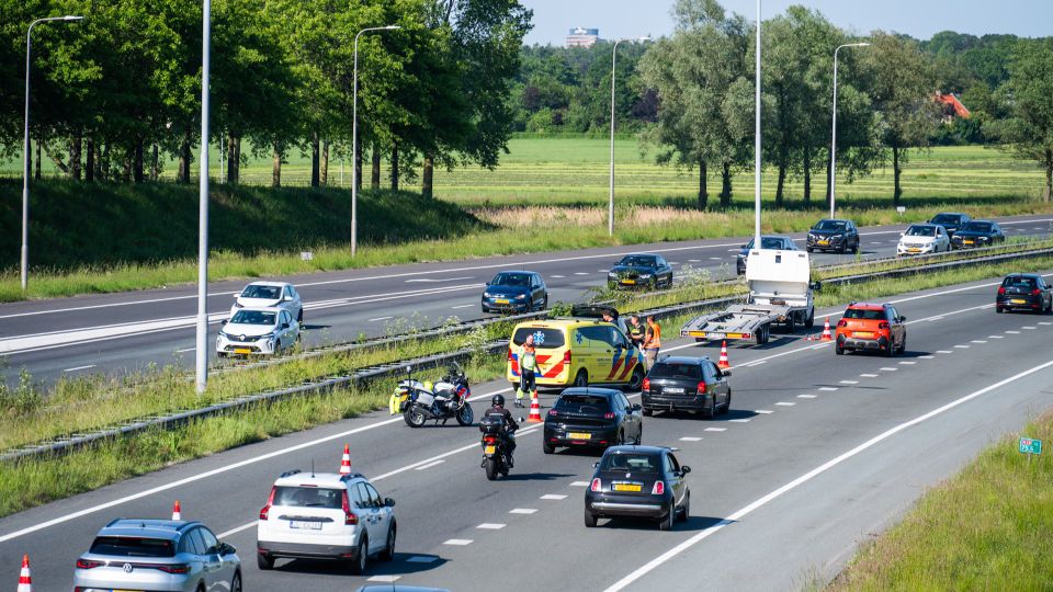 Behoorlijke file op A58 na ongeval tussen Etten-Leur en Breda