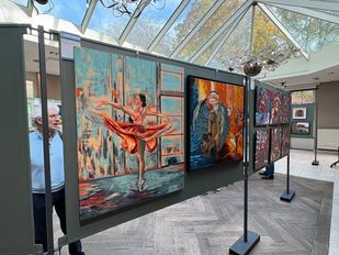 Kunstenaars krijgen podium bij Stichting Uit de Kunst, volksabdij omgetoverd tot galerie