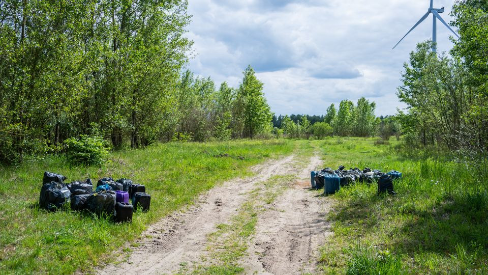 Vaten met vermoedelijk drugsafval gedumpt in Zevenbergschen Hoek