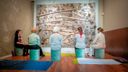 Yoga bij kunst van Anselm Kiefer in Vincent van Goghhuis