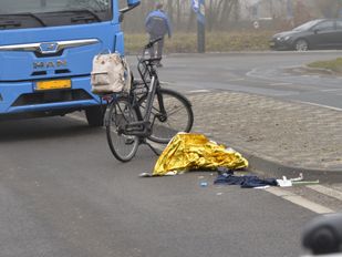 Aanrijding tussen een fiets en een vrachtwagen in Etten-Leu