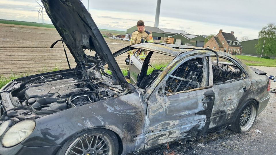 personenauto brand Derde Dijk Sint-Maartensdijk