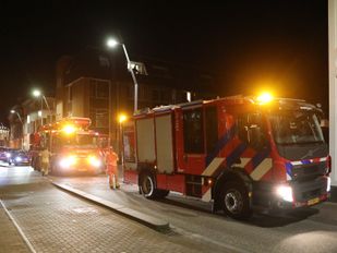Brandweer rukt uit voor rokende barbecue op balkon in Roosendaal
