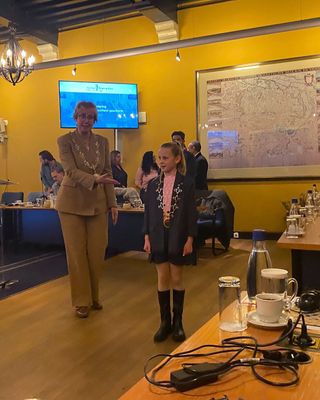 Van schermtijd naar speeltijd: kinderburgemeester Elisa (10) heeft een missie