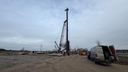 Dinsdagochtend is de eerste paal in de grond geslagen van het nieuwe pompstation in Woensdrecht.