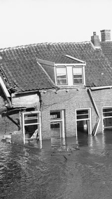 Watersnoodramp 1953 Zwaar beschadigd huis
