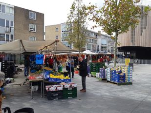 De zaterdagmarkt op de Nieuwe Markt in Roosendaal