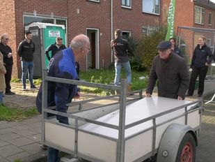 Sloopwoningen in Lepelstraat zijn even mini-bouwmarkt: &#8216;Hier krijg je het voor niks&#8217;