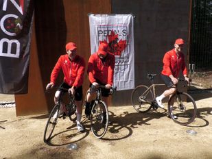 ‘Vrijheid is nooit vanzelfsprekend’: vrienden fietsen 800 kilometer ter ere van Canadese soldaten