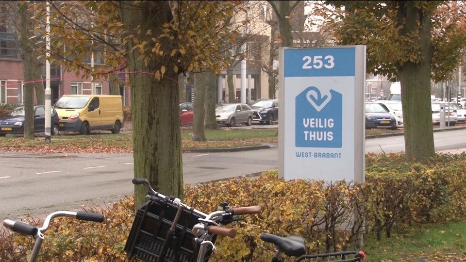 Veilig Thuis vraagt weer om financiële hulp, gemeenten willen inzicht in organisatie