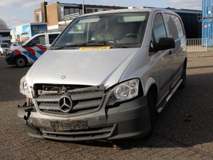 botsing ongeluk auto bestelbus bergen op zoom pergolesilaan