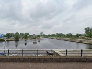 Sloepverhuur Roosendaal heeft ambitieuze plannen voor havengebied, blauwalg nog wel een probleem