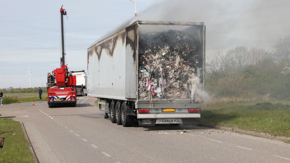brand vrachtwagen a17 snelweg nieuws brabant 112 oud gastel
