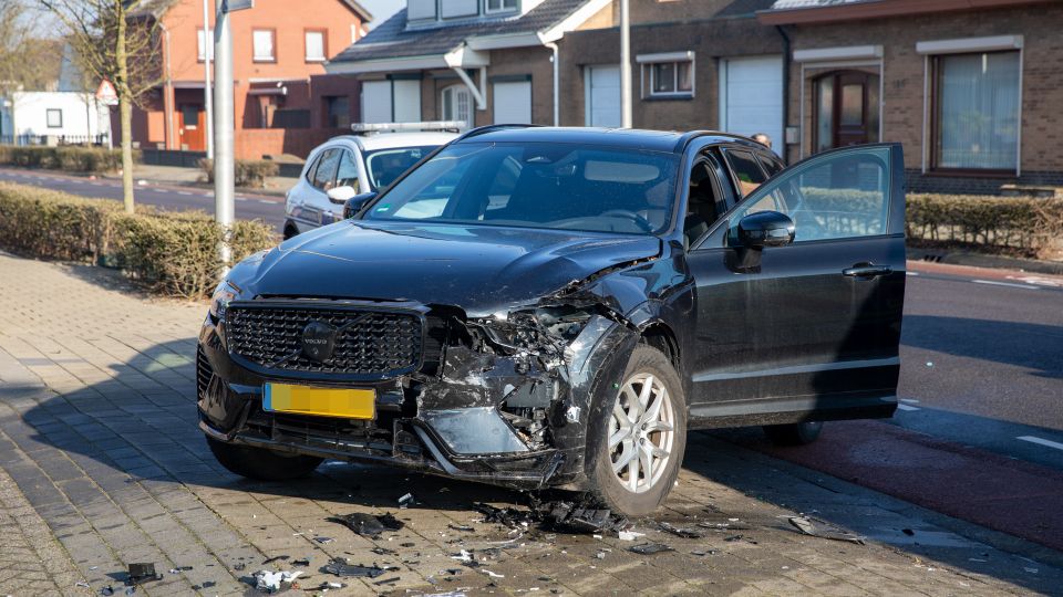 auto ongeluk sint willebrord