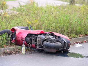 scooter onderuit rijsbergen