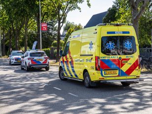 Wielrenner gewond na botsing met auto in Roosendaal