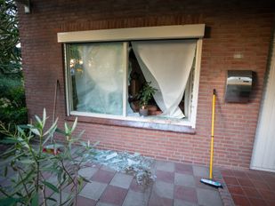 explosief explosie bergen op zoom 112 ambulance brandweer politie ericalaan