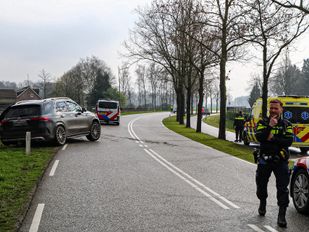 Ongeval tussen auto en bestelbus op Moerkantsebaan, weg tijdelijk afgesloten