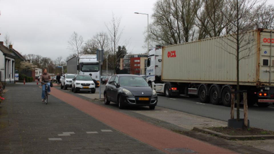 Geen 30 kilometerzone voor Bergse Ravelstraat, wél nieuwe wegmarkeringen