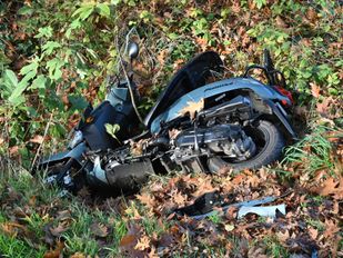 Scooter in Sloot Sprundelsebaan Etten-Leur