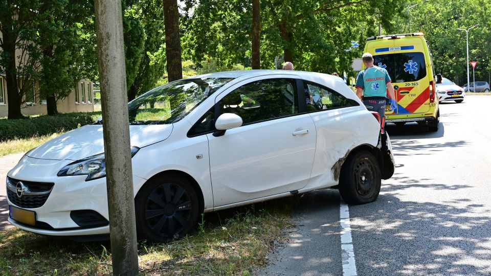 Twee auto&#8217;s zwaar beschadigd bij botsing in Etten-Leur