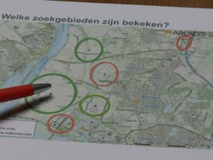 Overzichtskaart met omcirkelde plekken waar TenneT-verdeelstation zou kunnen komen