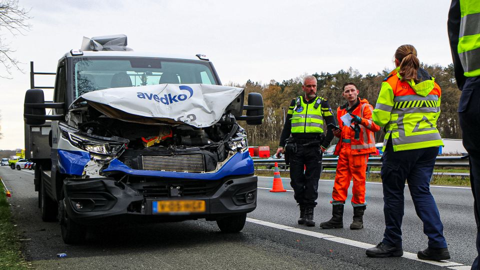Botsing tussen bestelbusje en vrachtwagen op A4 veroorzaakt flinke file