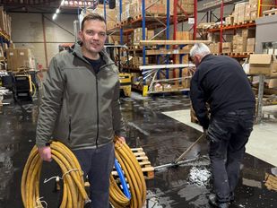 Hendrik in zijn loods in Roosendaal