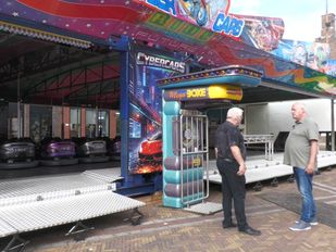 Voor Henk-Jan en Arjan voelt de kermis in Zevenbergen als thuiskomen