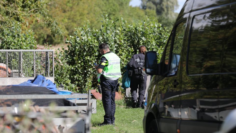Drugs in Dinteloordse woning gevonden, politie doet onderzoek