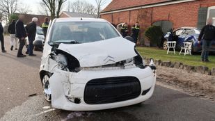 Schade ongeval botsing auto’s Rijsbergen ongeluk auto