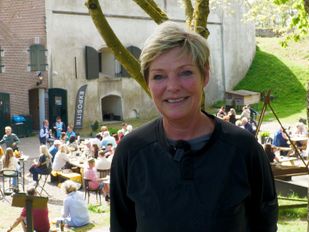 Emotioneel afscheid van Marelle Pet na gedwongen sluiting De Kletsmajoor