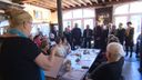 Mantelzorgers verwend met lunch en koor