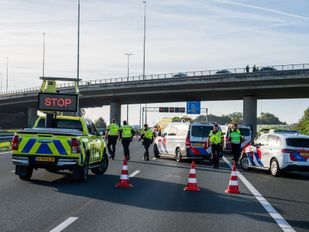 Snelweg A16 richting Belgische grens dicht na dodelijk ongeluk