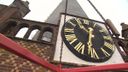 Uurwerk en wijzerplaten kerk Hoogerheide krijgen opknapbeurt