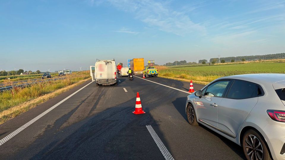Meerde voertuigen botsen op A4 bij Hoogerheide, flinke file