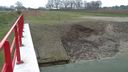 Meisje zakt tot middel weg in drijfzand Nispen, gemeente zet buurt af