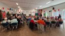 Grote zaal van de Niervaert kleurt oranje vanwege Koninginnedag