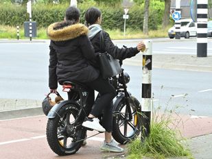 Fatbikes zijn meer en meer onderdeel van het straatbeeld. Maar dat gaat niet altijd goed.
