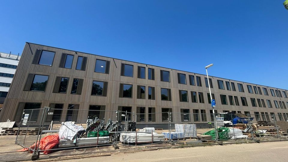 Ophef over boa&#8217;s bij tijdelijk azc, maar: &#8216;Nadrukkelijke wens van raad en omwonenden&#8217;
