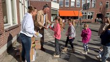 Uitreiking sportboekjes en bidons
